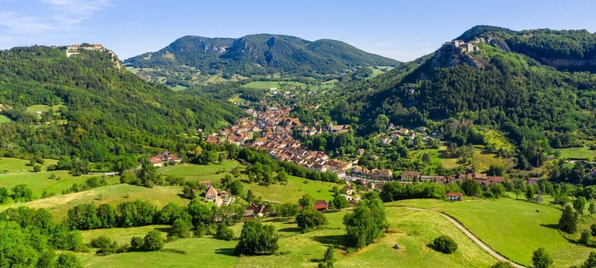 Vue aérienne de Salins-les-Bains dans le Jura